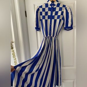Stunning Nipon boutique silk dress in excellent shape